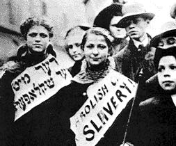  kadr z filmu podczas demonstracji zydowskich anarchistek